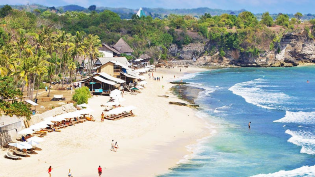Pantai Balangan Bali: Lokasi, Rute Wisata, Pesona & Aktivitasnya